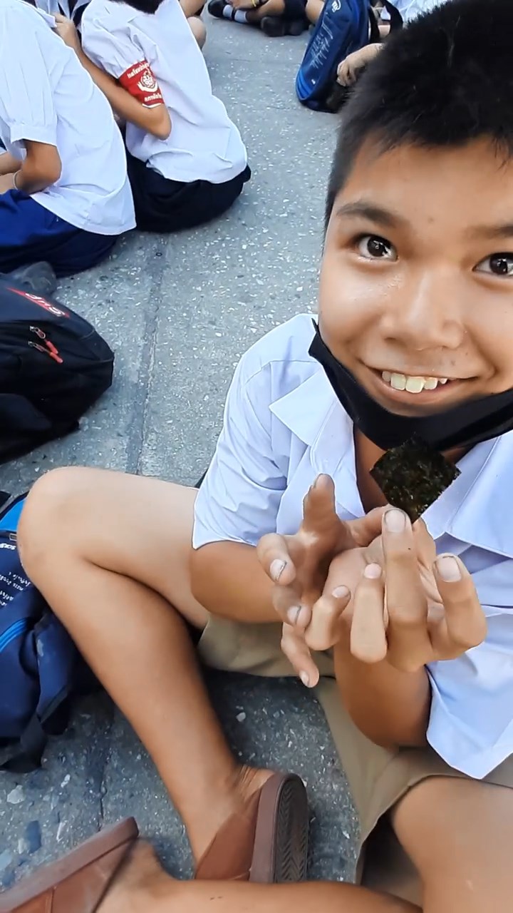 กินข้าวในแถว